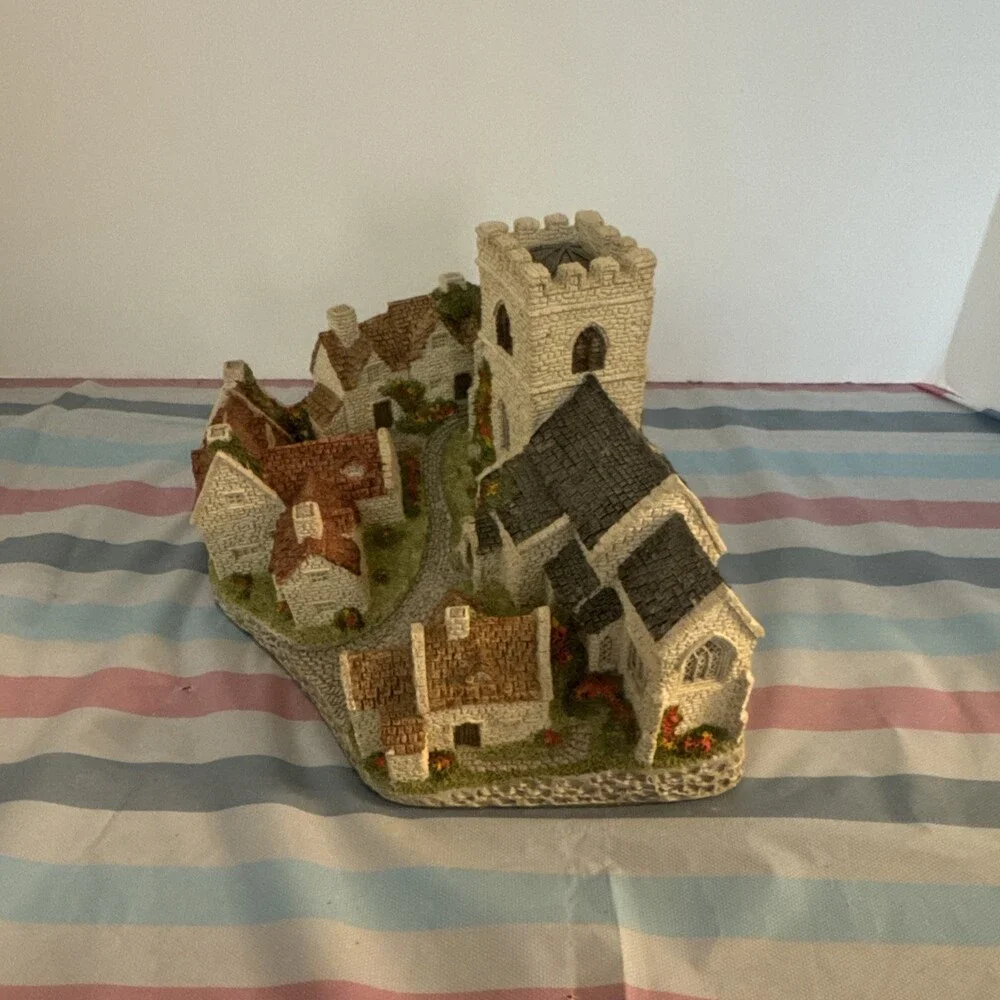 David Winter Cotswold Village 1982 Vintage No Chips or Cracks